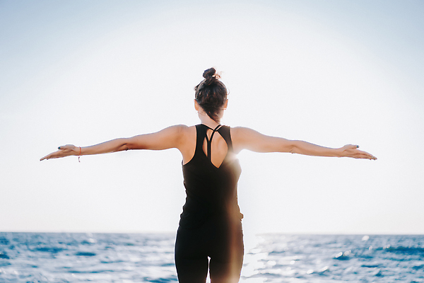 포토 JPG 해외이미지 백인 라이프스타일 손 여자 행복 실루엣 스포츠 바다 포즈 신체 요가 자연 하늘 추상 휴식 건강 한명 사람 성인 야외 물 여름 파란색 운동 뷰티 평화 일출 화목 일몰 에너지 자유 날씬함 명상 혼자 해외202309 해외포토 자연요소 서양인 1 웰빙 계절 감정 컬러 컨셉 무늬 촬영기법 생활 신체부위 노을 몸매 생태계 파일형식