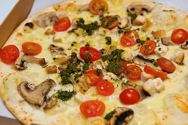 포토 JPG 해외이미지 음식 백그라운드 토마토 채소 치즈 피자 패스트푸드 요리 사람없음 상자 우주 식당 식사 저녁식사 버섯 이탈리아 시골 신선 오픈 뜨거움 원형 닫기 이탈리아음식 맛 폐기물 큼 굽기 허브 오브젝트 속도 패키지 후추 바질 판지 점심식사 모짜렐라치즈 페퍼로니 해로움 맛있는 해외202309 해외포토 도형 식물 유럽 컨셉 모션 유제품 서양음식 상점 소시지 인스턴트 쓰레기 크기 구이 향신료 파일형식