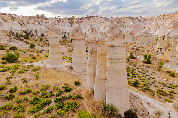 포토 JPG 해외이미지 구름 여행 하늘 풍경 사람없음 야외 풀 기암괴석 튀르키예 해외202309 해외포토 자연요소 식물 아시아 바위_돌 파일형식