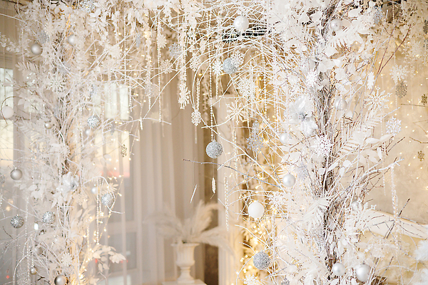 포토 JPG 해외이미지 나무 전통 디자인 계절 벽 가구 백그라운드 크리스마스 겨울 창문 호텔 휴가 새로움 아파트 주택 기념 실내 선물 사람없음 내부 장식 빛 소파 뷰티 문 축제 방 흰색 축하 신용카드 클래식 고급 저녁 12월 연도 벽난로 마법 전나무 리빙 스타일 해외202309 해외포토 식물 기념일 컬러 생활용품 컨셉 의자 숙소 건물 금융 날짜 야간 파일형식