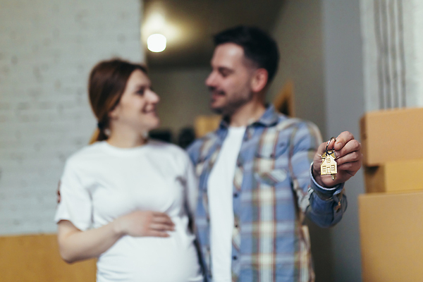 포토 JPG 해외이미지 백인 라이프스타일 커플 여자 행복 결혼 2 가족 모션 열쇠 새로움 아파트 주택 함께함 실내 사랑 미소 사람 성인 두명 상자 뷰티 임신 잡기 재산 플랫 구매 흥분 투자 리빙 주인 판지 대출 렌탈 진짜 소유 해외202309 해외포토 서양인 감정 컨셉 비즈니스 관계 표정 이벤트 내부 건물 생활 금융 쇼핑 파일형식