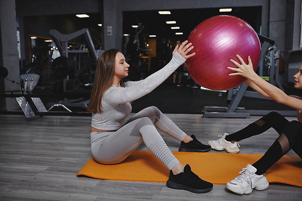 포토 JPG 해외이미지 직업 라이프스타일 스포츠 운동화 신체 운동선수 건강 두명 운동 강사 힘 연습 서비스 체육관 복근 치유 핵심 해외202309 해외포토 신발 근육 사람 생활 파일형식