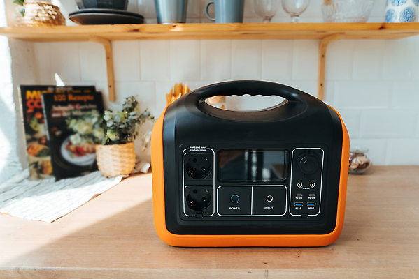 포토 JPG 해외이미지 백그라운드 모바일 주택 사람없음 노트북 스마트폰 컴퓨터 태양 힘 장비 발전기 에너지 긴급 역 휴대용 USB 오브젝트 전자 엔진 세대 충전 베터리 요금 제어 충전기 해외202309 해외포토 자연요소 교통시설 건물 전자제품 핸드폰 스마트기기 기계 발전소 파일형식