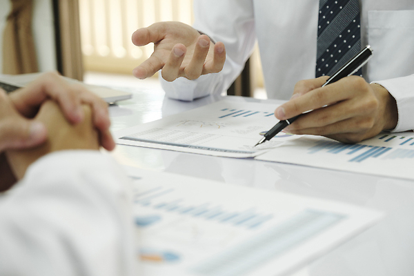 포토 JPG 해외이미지 직업 비즈니스 통신 통계 성공 회의 설계 두명 금융 사무실 자료 정보 직장인 비즈니스맨 그룹 시장 계획 상담원 주식 토론 분석 동료 상담 경영자 투자 온라인 회계 경영 마케팅 인터랙티브 브레인스토밍 해외202309 해외포토 남자 컨셉 관계 사람 경제 사무원 리더 파일형식