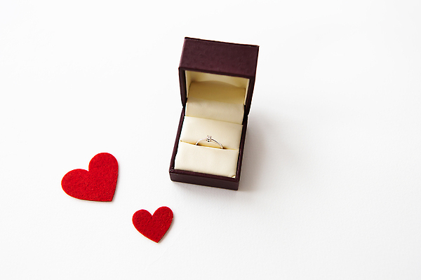 포토 JPG 해외이미지 모양 손 디자인 행복 포스터 컬러 결혼 백그라운드 컨셉 손가락 추상 휴가 아이디어 발렌타인데이 사랑 사람없음 목재 장식 빨간색 세로 빛 울타리 상자 우주 낭만 덮개 흰색 축하 인사 반지 시간 메시지 야간 가죽 편지 심볼 사인 그림 질감 엽서 약혼 2월 제안 해외202309 해외포토 자연요소 나무 감정 무늬 재료 장신구 데이이벤트 이벤트 신체부위 담장 뚜껑 예절 날짜 약속 파일형식