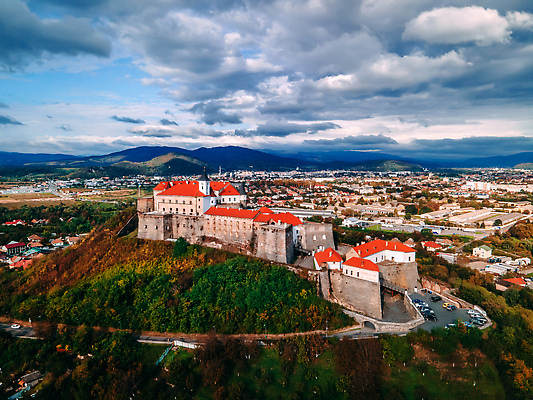 포토 JPG 해외이미지 유럽 호수 여행 잎 건축양식 자연 하늘 동화 휴가 산 독일 안테나 파노라마 풍경 사람없음 야외 여름 빛 뷰티 탑 놀람 궁전 가을 흰색 중세 역사 신비 왕 알프스 랜드마크 옛날 우크라이나 조감도 해외202309 해외포토 식물 건축물 계절 건축 감정 나라 컬러 컨셉 고건축 통신 촬영기법 표정 생태계 파일형식