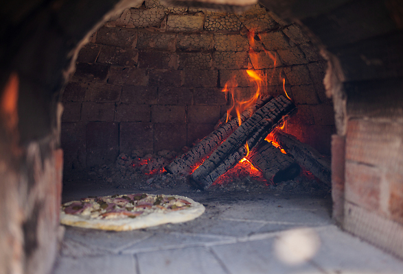 포토 JPG 해외이미지 전통 문화 음식 빵 백그라운드 토마토 불 불꽃 벽돌 치즈 피자 실내 건강 요리 사람없음 목재 빨간색 주방 식당 식사 저녁식사 이탈리아 바위 뜨거움 오븐 맛 장작 난로 굽기 삽 속도 벽난로 반죽 통나무 내추럴 점심식사 연소 모짜렐라치즈 페스츄리 피자집 화상 맛있는 해외202309 해외포토 자연요소 나무 유럽 컬러 컨셉 채소 재료 유제품 패스트푸드 서양음식 내부 상점 가전제품 돌_바위 상처 난방기 구이 파일형식