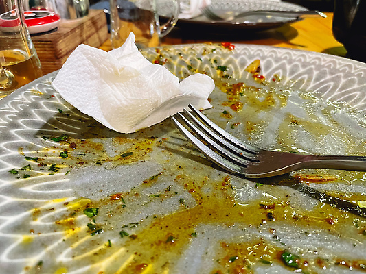 포토 JPG 해외이미지 라이프스타일 식기 접시 음식 백그라운드 포크 컨셉 탁자 사람없음 주방 식당 숟가락 식사 저녁식사 카페 흰색 기구 끝 달콤 맛 아침식사 폐기물 정상 청소 먹기 기아 배고픔 먼지 점심식사 철강 맛있는 비어있는 해외202309 해외포토 컬러 가구 모션 수저 생활 상점 쓰레기 사회이슈 파일형식