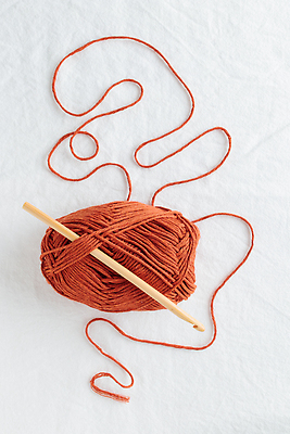 포토 JPG 해외이미지 컬러 공 취미 사람없음 흰색 공구 면 고리 뜨개질 실 바느질 롤 실뭉치 핸드메이드 카피스페이스 해외202309 해외포토 공백 도구 파일형식