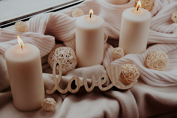 포토 JPG 해외이미지 웰빙 디자인 백그라운드 컨셉 창문 휴가 휴식 주택 따뜻함 발렌타인데이 건강 사랑 사람없음 목재 치료 장식 단어 흰색 분위기 스웨터 향수 향기 아로마 정물화 안락 정신건강 해외202309 해외포토 나무 문자 감정 컬러 상의 재료 의학 데이이벤트 건물 화장품 그림 냄새 파일형식