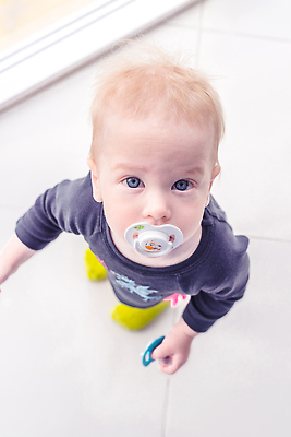 포토 JPG 해외이미지 스튜디오촬영 응시 아들 신체 가족 주택 실내 건강 한명 소녀 머리 귀여움 표현 아기 신생아 달콤 작음 피부 만족 위치 리빙 걸음마 해외202309 해외포토 1 시선 여자 감정 어린이 컨셉 관계 모션 사람 내부 건물 신체부위 맛 크기 파일형식