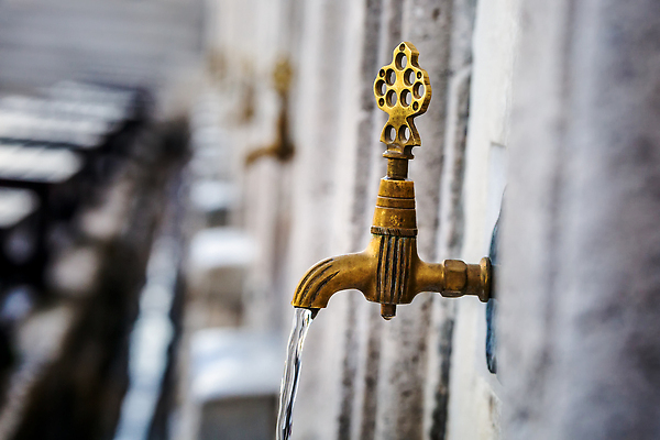 포토 JPG 해외이미지 전통 디자인 종교 문화 벽 여행 패턴 건축양식 이스탄불 미술 동양인 사람없음 물 교회 금속 수확 골동품 물방울 기도 의식 역사 떨어짐 씻기 빨래 이슬람교 묘사 분수 수도꼭지 모스크 대리석 닦기 동쪽 칠면조 놋쇠 신앙심 옛날 스타일 튀르키예 해외202309 해외포토 자연요소 건축 아시아 컨셉 가사 무늬 농업 재료 종교건축 모션 재질 조류 문화예술 인종 건물 청결 방향 파일형식