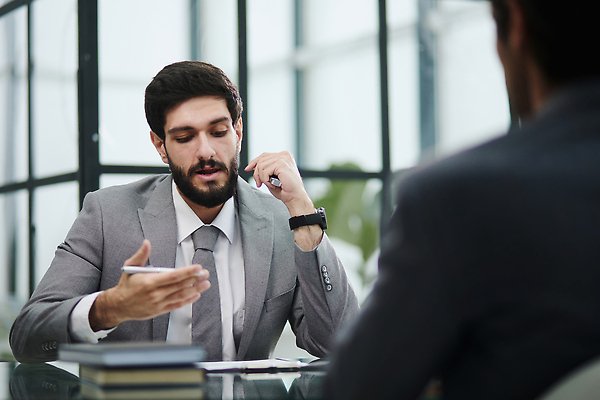 포토 JPG 해외이미지 라이프스타일 응시 2 인터넷 비즈니스 통신 성공 협력 설계 갈색머리 함께함 독일 실내 대화 사람 앉기 정장 상반신 성인 두명 앞모습 가로 컴퓨터 컬러풀 사무실 작업 비즈니스맨 전문직 계획 연결 토론 사회이슈 책상 동료 개성 예복 전염병 코로나바이러스 브레인스토밍 접근 해외202309 해외포토 직업 헤어스타일 시선 옷 남자 유럽 뷰포인트 컬러 가구 컨셉 관계 모션 말하기 내부 생활 전자제품 직장인 바이러스 질병 파일형식