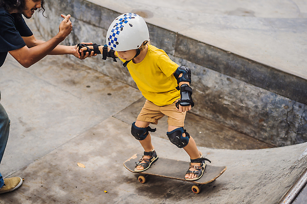 포토 JPG 해외이미지 백인 라이프스타일 공원 행복 도로 어린이 스포츠 포즈 학교 모션 거리 한명 안전 소년 야외 학습 운동 태양 유행 교사 스케이트 스케이팅 도시 스케이트보드 보호 승차 시티라이프 스케이터 캡모자 스타일 힙스터 해외202309 해외포토 자연요소 서양인 직업 모자_잡화 1 공공시설 교육 패션 남자 감정 길 스포츠용품 컨셉 교통시설 겨울스포츠 운동선수 건강 사람 생활 보드_스포츠 파일형식