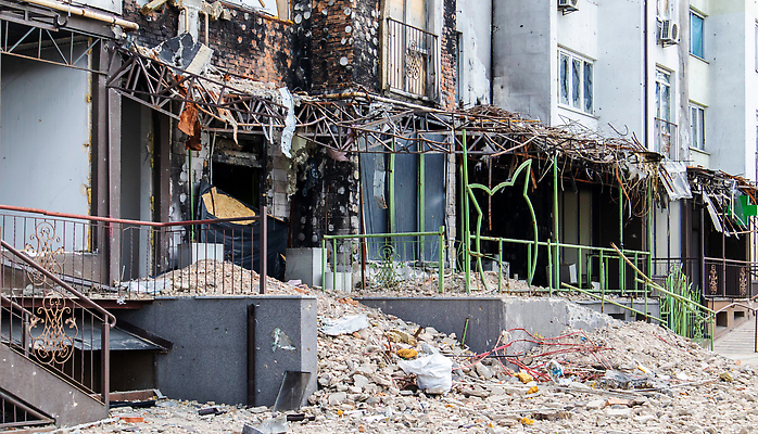 포토 JPG 해외이미지 외관 벽 건축양식 창문 유리 불 아파트 주택 사람없음 건물 고층빌딩 손상 로켓 긴급 도시 위험 폭격 공격 폭발 사건 버리기 대포 깨짐 재 재앙 파멸 화상 해외202309 해외포토 자연요소 건축물 건축 무기 컨셉 모션 재질 빌딩 상처 파일형식 소멸