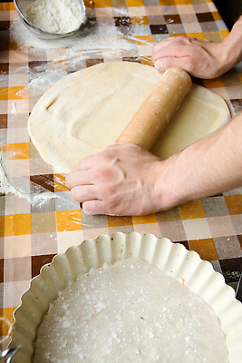 포토 JPG 해외이미지 모양 남자 음식 빵 백그라운드 탁자 디저트 주택 세포 피자 파스타 기술 건강 관리 요리 사람 사람없음 목재 쿠키 케이크 주방 식사 빵집 직물 굽기 준비 질감 상승 반죽 만들기 밀가루 먼지 부드러움 버터 성분 밀가루반죽 이스트 제빵사 페스츄리 핸드메이드 해외202309 해외포토 나무 직업 가구 컨셉 재료 모션 패스트푸드 서양음식 건물 상점 감각 가루 구이 파일형식