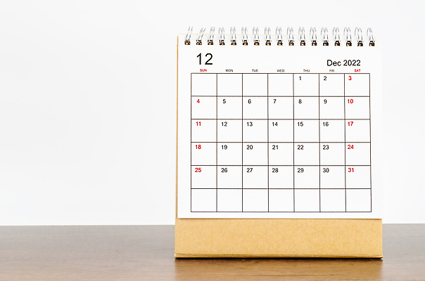 포토 JPG 해외이미지 디자인 종이 비즈니스 탁자 휴가 설계 이벤트 사람없음 장식 사무실 우주 사무용품 공백 자유 달력 일주일 조직 12월 책상 페이지 월 월요일 카피스페이스 비어있는 해외202309 해외포토 가구 컨셉 문구용품 날짜 요일 파일형식