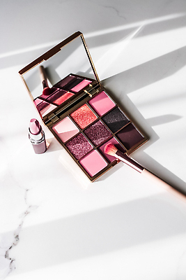 포토 JPG 해외이미지 백그라운드 사람없음 세트 뷰티 거울 립스틱 화려 대리석 아이섀도 메이크업브러쉬 해외202309 해외포토 컨셉 재료 화장품 붓 파일형식