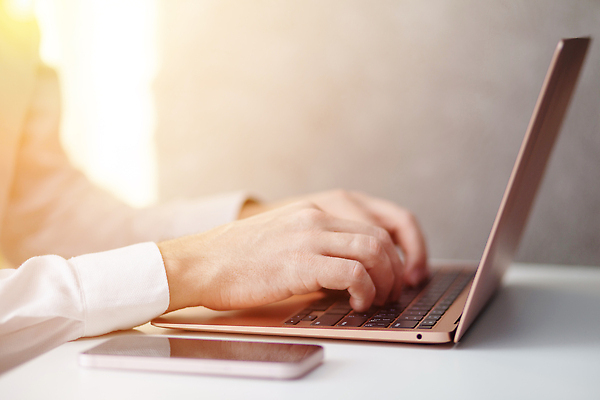 포토 JPG 해외이미지 직업 학생 손 교육 인터넷 비즈니스 사업가 손가락 주택 직장 관리 사람 사람없음 금융 노트북 쇼핑 학습 컴퓨터 사무실 공책 자료 타이핑 키보드 업무 작업 직장인 신용카드 구매 종업원 사이버 무선전화기 경영자 결제 온라인 소셜 키패드 프로그래머 프리랜서 네트워킹 사용자 해외202309 해외포토 회사 문구용품 건물 신체부위 경제 전자제품 네트워크 전화기 리더 파일형식