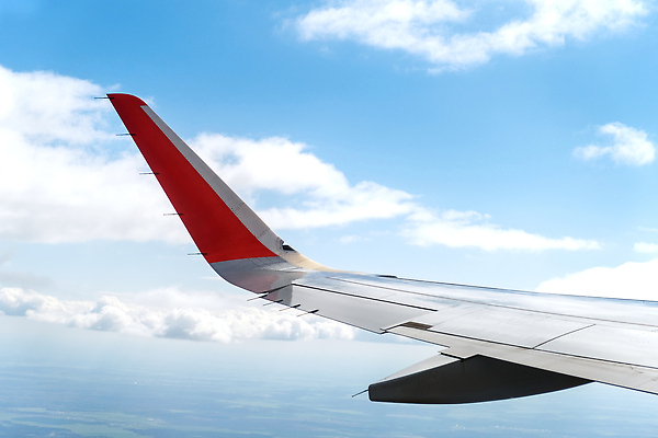 포토 JPG 해외이미지 구름 교통수단 여행 백그라운드 날개 창문 교통시설 하늘 바람 날씨 휴가 비행기 안테나 풍경 사람없음 가로 파란색 햇빛 분위기 고도 항공 속도 항공촬영 대패 수평선 해외202309 해외포토 자연요소 뷰포인트 컬러 교통 컨셉 통신 항공교통 대중교통 태양 시설 파일형식