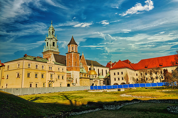 포토 JPG 해외이미지 외관 여행 건축양식 풍경 사람없음 야외 건물 여행객 도시 성 역사 장면 광택 타운 폴란드 랜드마크 옛날 크라쿠프 해외202309 해외포토 건축물 건축 유럽 사람 파일형식