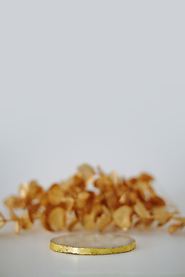 포토 JPG 해외이미지 백그라운드 사람없음 공간 금색 원형 단상 포디움 해외202309 해외포토 도형 컬러 무대 파일형식