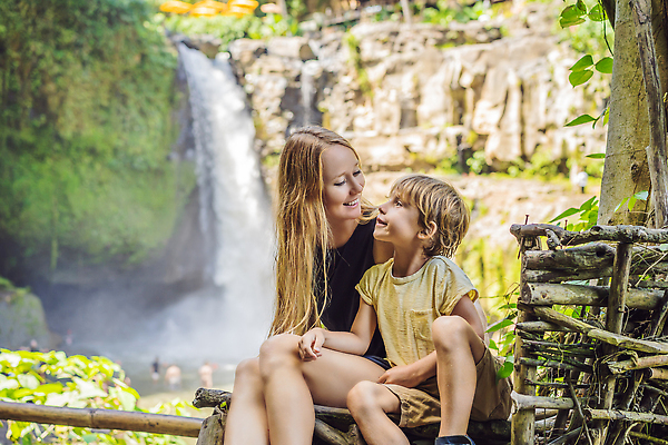 포토 JPG 해외이미지 라이프스타일 공원 행복 아시아 아들 어린이 컬러 여행 가족 자연 휴가 산 함께함 사랑 사람 소년 성인 야외 두명 초록색 물 강 여행객 봄 산책 폭포 기쁨 아기 도시 아빠 숲 내추럴 해외202309 해외포토 자연요소 계절 공공시설 남자 감정 나라 컨셉 관계 휴식 생활 생태계 파일형식