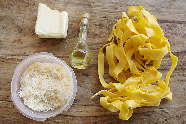 포토 JPG 해외이미지 치즈 파스타 사람없음 계란 면 기름 강의 크림 날것 버터 성분 페투치네 핸드메이드 탈리아텔레 해외202309 해외포토 음식 유제품 서양음식 알 파스타면 파일형식