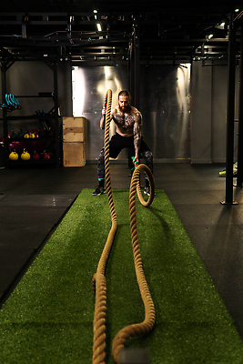 포토 JPG 해외이미지 1 라이프스타일 남자 밧줄 스포츠 파도 십자가 밭 신체 모션 근육 건강 한명 서기 사람 야외 초록색 운동 힘 잡기 결심 버리기 연습 창고 체육관 싸움 근육질 노력 무거움 땅바닥 어려움 운동가 해외202309 해외포토 줄 바다 컬러 컨셉 농업 바닥 생활 무게 몸매 파일형식