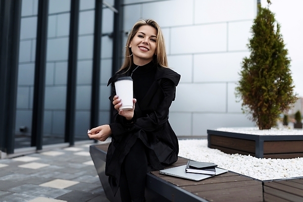 포토 JPG 해외이미지 직업 응시 여자 행복 비즈니스 사업가 성공 부동산 거리 한명 야외 직장인 자신감 엔지니어 건축가 해외202309 해외포토 1 시선 감정 컨셉 사람 기술자 재산 파일형식