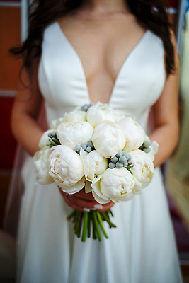 포토 JPG 해외이미지 여자 신부 부케 웨딩드레스 결혼식 한명 들기 상반신 성인 앞모습 성인여자한명만 해외202309 해외포토 1 드레스 뷰포인트 꽃다발 결혼 모션 사람 여자한명만 성인여자만 파일형식