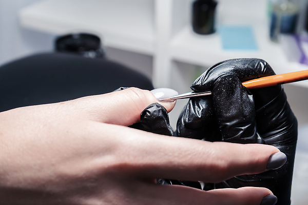 포토 JPG 해외이미지 직업 손 디자인 장갑 손가락 휴식 실내 사람없음 뷰티 상점 스파 기계 터치 기구 공구 램프 붓 고급 손톱 미용사 피부 테라피 주인 순서 니스 돌봄 방법 위생관리 스타일 해외202309 해외포토 잡화 컨셉 모션 조명 관리 내부 신체부위 도구 파일형식