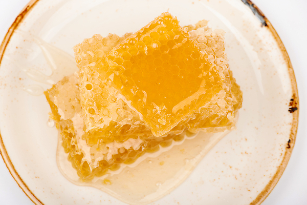 포토 JPG 해외이미지 접시 계절 음식 조각 백그라운드 재료 부분 디저트 세포 건강 요리 사람없음 하이앵글 노란색 수확 흰색 신선 머리빗 사발 황금 달콤 정상 자르기 먹기 꿀 벌집 내추럴 항공촬영 강렬 고립 밀랍 왁스 해외202309 해외포토 식기 뷰포인트 컬러 농업 모션 미용용품 사기그릇 맛 파일형식