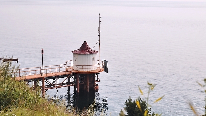 포토 JPG 해외이미지 건축물 호수 바다 여행 백그라운드 하늘 휴가 등대 사람없음 건물 물 경제 파란색 빛 강 탑 항구 맑음 만 보트 신호등 보안 러시아 종탑 동쪽 네비게이션 랜드마크 시베리아 특별함 수평선 해외202309 해외포토 자연요소 건축 유럽 컬러 컨셉 배_교통 교통시설 날씨 안전 방향 파일형식