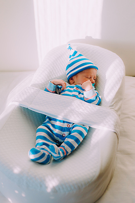 포토 JPG 해외이미지 백인 행복 얼굴 어린이 가족 광고판 건강 사랑 한명 사람 소년 뷰티 약 고통 육아 자유 아기 신생아 달콤 작음 기저귀 거짓말 돌봄 천진난만 목업 카피스페이스 안락 해외202309 해외포토 서양인 1 남자 감정 컨셉 의학 관계 모션 알림판 신체부위 공백 아기용품 맛 크기 판 파일형식