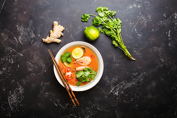 포토 JPG 해외이미지 그릇 젓가락 사람없음 하이앵글 수프 라임 똠얌꿍 해외202309 해외포토 식기 뷰포인트 과일 수저 태국음식 파일형식