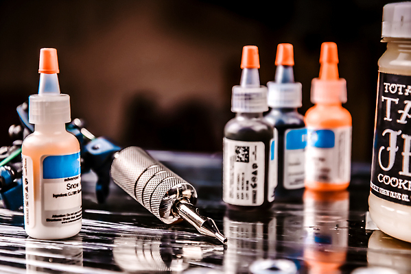 포토 JPG 해외이미지 손 문화 백그라운드 신체 잉크 미술 사람 사람없음 약 금속 검은색 기계 페인트 고통 장비 회색 붓 철 그림 전자 예술가 모터 해외202309 해외포토 감정 컬러 의학 재질 문화예술 신체부위 파일형식