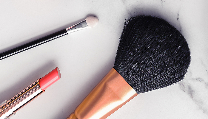 포토 JPG 해외이미지 백그라운드 사람없음 립스틱 고급 대리석 메이크업브러쉬 해외202309 해외포토 컨셉 재료 화장품 붓 파일형식