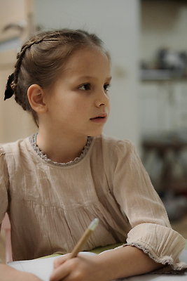 포토 JPG 해외이미지 유럽 선 여행 백그라운드 건축양식 하늘 조명 한명 풍경 야외 건물 물 파란색 빛 강 도시풍경 조각상 반사 노란색 놀람 새벽 도시 고속도로 역사 도심 야간 저녁 타운 천연기념물 랜드마크 수도권 우크라이나 콘크리트 해외202309 해외포토 자연요소 1 건축물 건축 감정 나라 도로 컬러 표정 사람 조형물 지역 파일형식