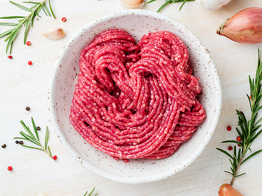 포토 JPG 해외이미지 그릇 백그라운드 양파 마늘 사람없음 빨간색 신선 나무바닥 후추 로즈메리 다짐육 해외202309 해외포토 식기 컬러 채소 바닥 육류 허브 향신료 파일형식