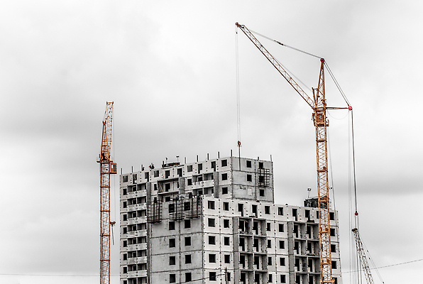 포토 JPG 해외이미지 외관 산업 벽 컬러 비즈니스 건축양식 부분 하늘 노동자 새로움 아파트 주택 프레임 사람없음 야외 사무실 노란색 탑 힘 기계 장비 회색 성장 도시 업무 큼 땅 기중기 투자 상승 장면 개발 업그레이드 조작 진짜 콘크리트 해외202309 해외포토 직업 건축물 건축 컨셉 건물 작업 중장비 크기 파일형식