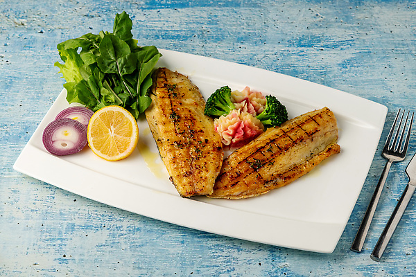 포토 JPG 해외이미지 접시 음식 바다 조각 다이어트 낚시 건강 육류 어류 요리 사람없음 초록색 식당 식사 저녁식사 샐러드 튀김 흰색 신선 맛 그릴 브로콜리 바비큐 굽기 지중해 먹기 레몬 해산물 준비 점심식사 단백질 베이스 맛있는 해외202309 해외포토 식기 컬러 컨셉 채소 과일 식재료 모션 주방용품 현악기 레저 상점 수중동물 구이 영양소 파일형식