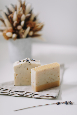 포토 JPG 해외이미지 꽃 얼굴 백그라운드 신체 재료 벽지 휴식 건강 사람없음 치료 장식 위생용품 건강관리 스파 목욕 화장품 욕실 시골 신선 빨래 상품 허브 피부 순수 에코 유기농 향기 아로마 부드러움 비누 향 스킨케어 아로마테라피 장인 내추럴 구성 돌봄 위생관리 파스텔톤 핸드메이드 해외202309 해외포토 식물 웰빙 컬러 생활용품 컨셉 가사 의학 모션 관리 신체부위 뷰티 환경 청결 감각 냄새 테라피 파일형식