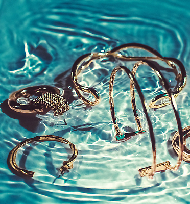 포토 JPG 해외이미지 물결 백그라운드 선물 사람없음 물 귀걸이 우아함 청록색 팬던트 해외202309 해외포토 자연요소 컬러 컨셉 장신구 파일형식