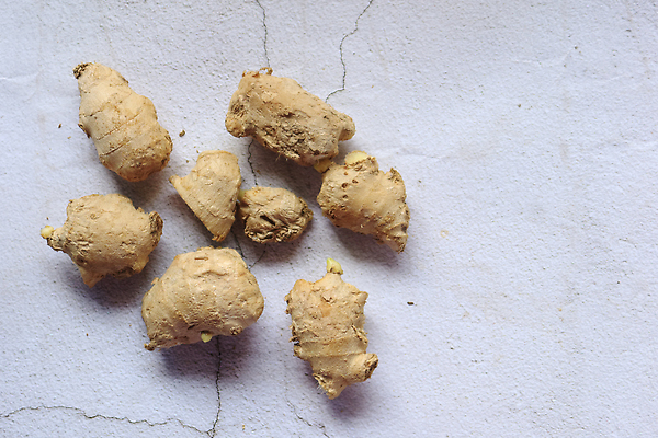 포토 JPG 해외이미지 음식 조각 채소 부분 사람없음 초록색 거친 허브 향신료 유기농 뿌리 생강 해외202309 해외포토 식물 웰빙 컬러 향미료 파일형식