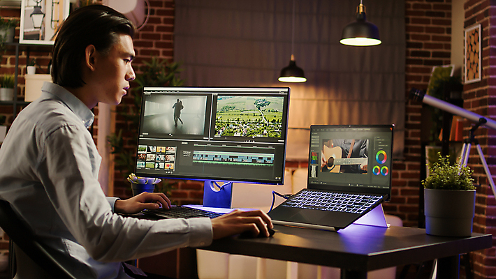 포토 JPG 해외이미지 남자 벽돌 전등 실내 동양인 상반신 성인 옆모습 그래픽 노트북 모니터 망원경 한병 그래픽디자이너 영상편집 해외202309 해외포토 1 뷰포인트 조명 사람 인종 내부 전자제품 컴퓨터 디자이너 병_담는 파일형식