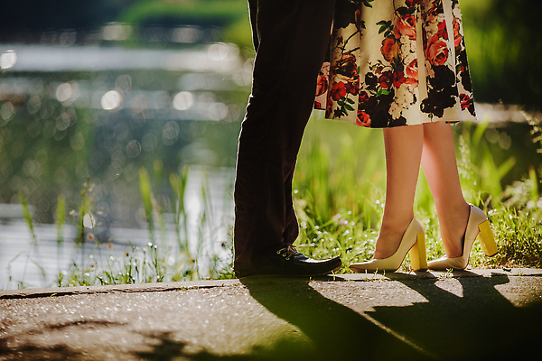 포토 JPG 해외이미지 백인 라이프스타일 커플 여자 남자 행복 유럽 백그라운드 신발 2 관계 키스 함께함 사랑 서기 사람 성인 사람없음 야외 빛 컬러풀 태양 뷰티 일몰 낭만 도시 날짜 닫기 열정 양발 힙스터 해외202309 해외포토 자연요소 서양인 패션 감정 나라 컬러 컨셉 모션 생활 노을 애정표현 파일형식