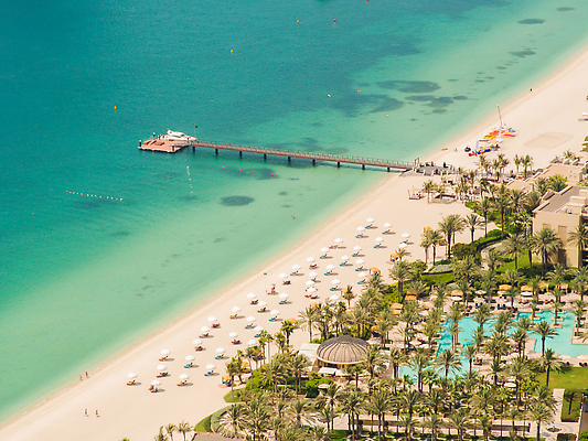 포토 JPG 해외이미지 라이프스타일 여자 모래 바다 여행 신체 하늘 휴가 휴식 안테나 손바닥 사람 사람없음 파란색 태양 뷰티 평화 일출 고층빌딩 일몰 새벽 만 명상 휴양지 선베드 아랍에미리트 두바이 이국적 파라다이스 해외202309 해외포토 자연요소 손 컬러 컨셉 의자 중동 통신 빌딩 생활 노을 장소 파일형식