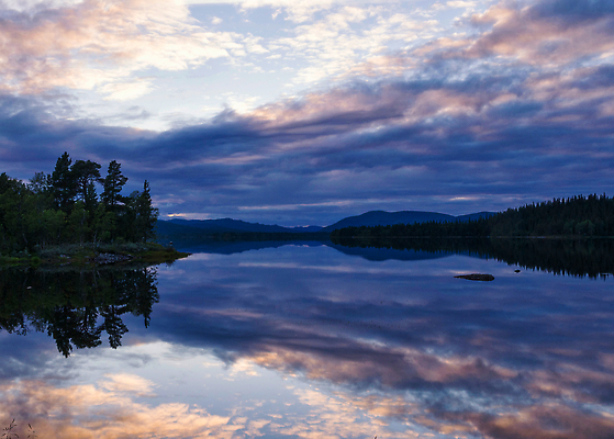 포토 JPG 해외이미지 나무 호수 컬러 여행 자연 하늘 스웨덴 풍경 사람없음 목재 컬러풀 뷰티 반사 일몰 저녁 랜 스칸디나비아 해외202309 해외포토 식물 재료 북유럽 노을 야간 생태계 파일형식