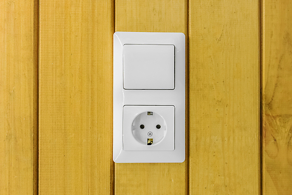 포토 JPG 해외이미지 디자인 유럽 산업 선 벽 백그라운드 컨셉 가정 주택 실내 사람없음 내부 빛 우주 힘 기계 방 장비 에너지 흰색 콘센트 플러그 코드 보호 연결 위험 플라스틱 오브젝트 스위치 고립 삽입 전압 현재 공급 해외202309 해외포토 나라 컬러 재질 건물 파일형식